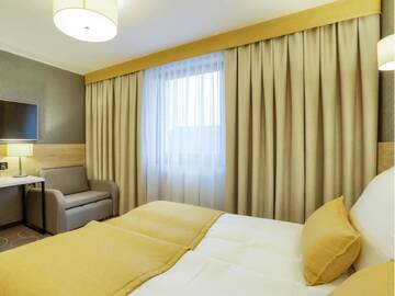 Фото номера Двухместный номер Делюкс с 1 кроватью Отель Hotel Antek г. Zlinice 5