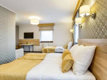 Фото номера Стандартный семейный номер Отель Hotel Antek г. Zlinice 5