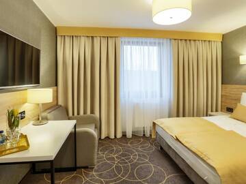 Фото номера Двухместный номер Делюкс с 1 кроватью Отель Hotel Antek г. Zlinice 6